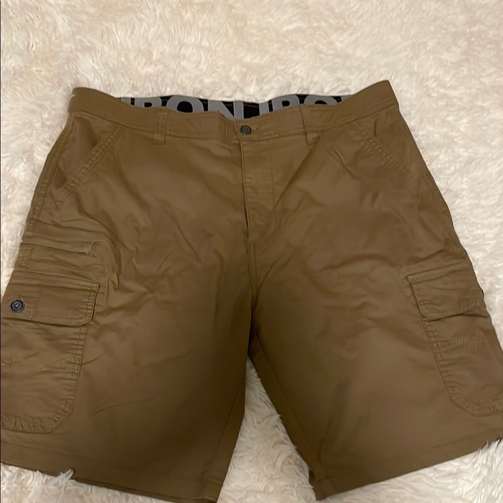 NWOT Tan Cargo Shorts with Relaxed Fit and Sturdy Fabric